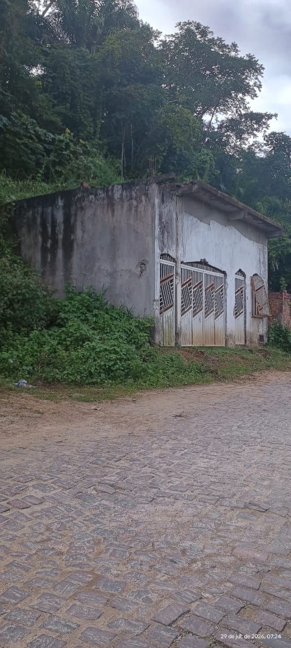 Vende-se uma casa em Cachoeira